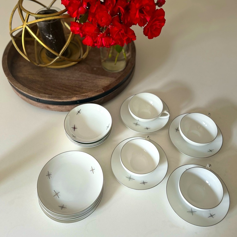 16 PIECE  FUKAGAWA ARITA STARBURST MID CENTURY SERVING SET